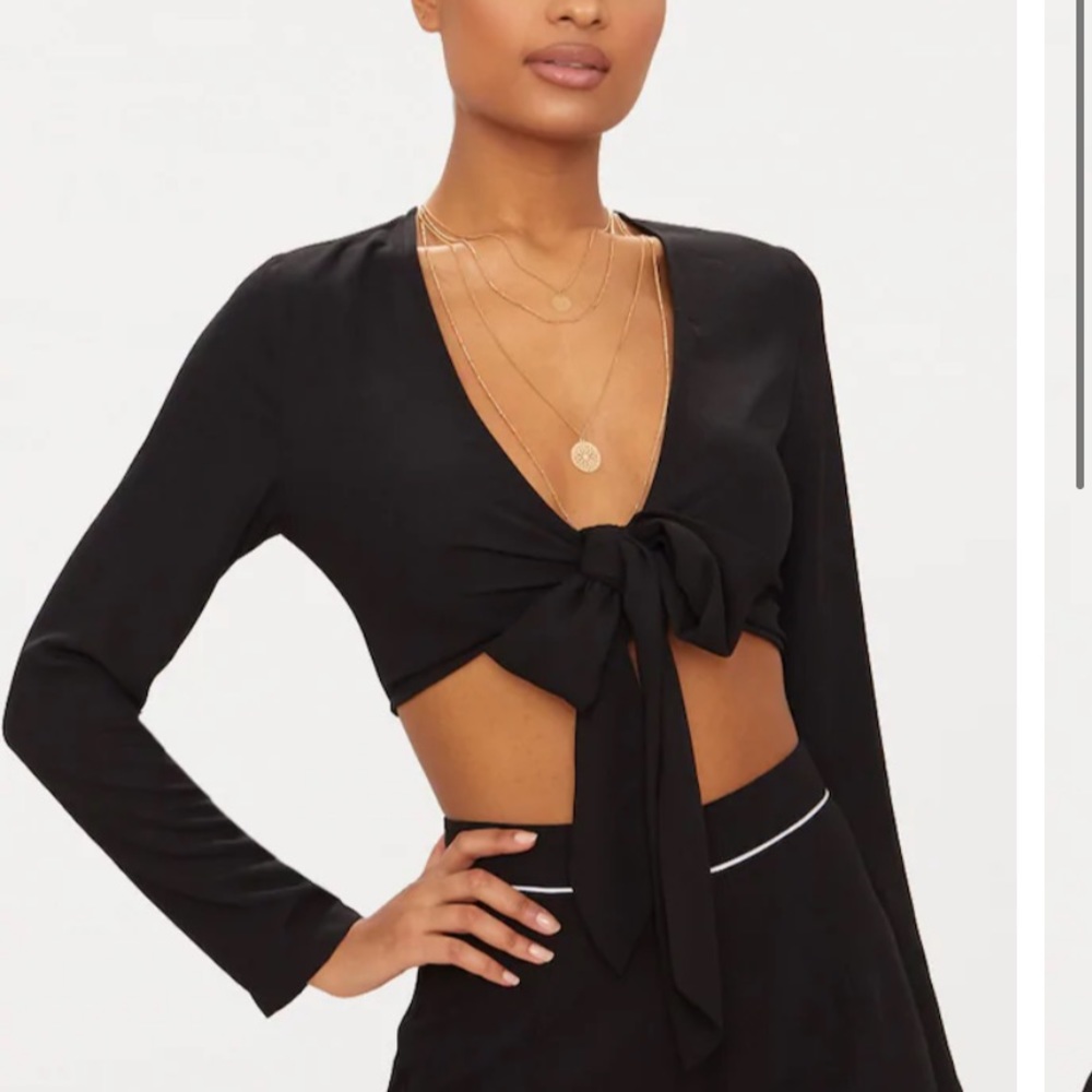 NWOT 🖤 Tie Front Crip Top